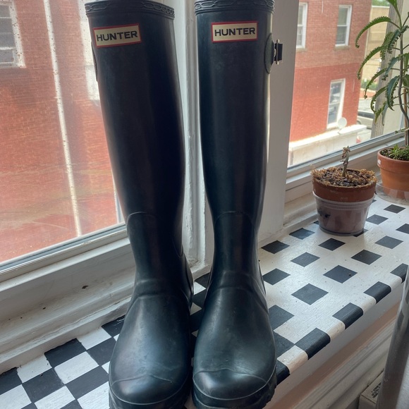 Hunter Classic Black Waterproof Boots - Picture 1 of 10